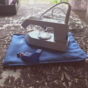 NORELCO: PORTABLE TRAVEL IRON